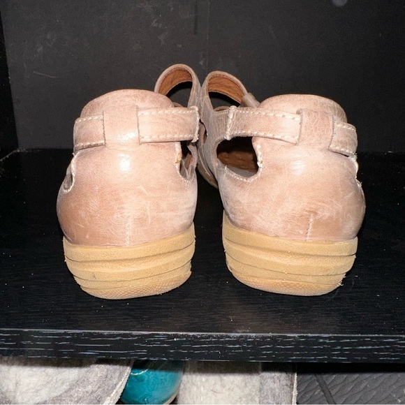 BLONDE Leather close-toed fisherman style shoe 9W - Picture 5 of 6